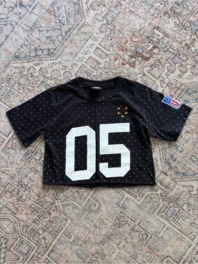 Undefeated Cropped Graphic Tee
